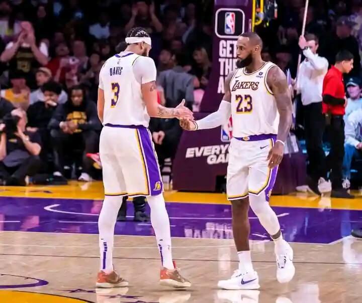 Lakers’ Triumph Over Wolves Tightens Western Conference Playoff Race