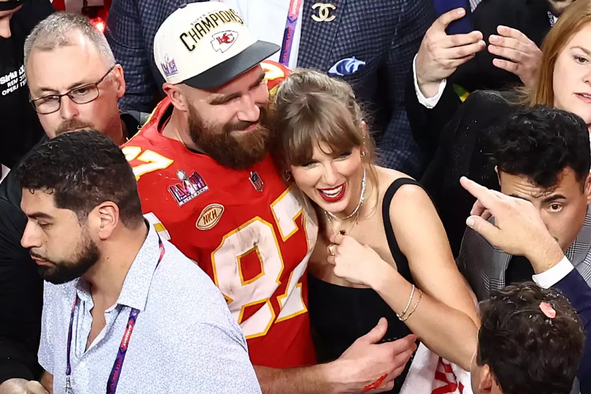 Taylor Swift And Travis Kelce Spotted On A Date Night In Singapore